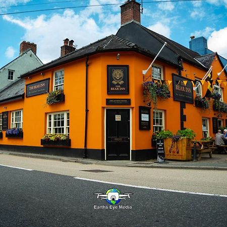 The Bear Inn ランダバリー エクステリア 写真