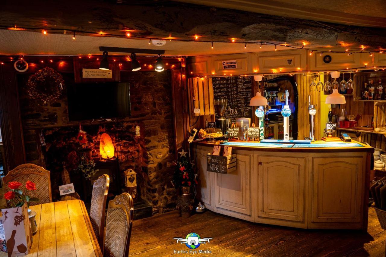 The Bear Inn ランダバリー エクステリア 写真