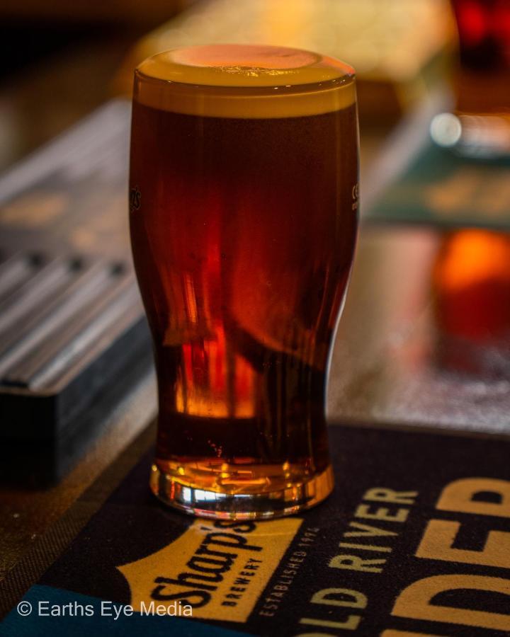The Bear Inn ランダバリー エクステリア 写真